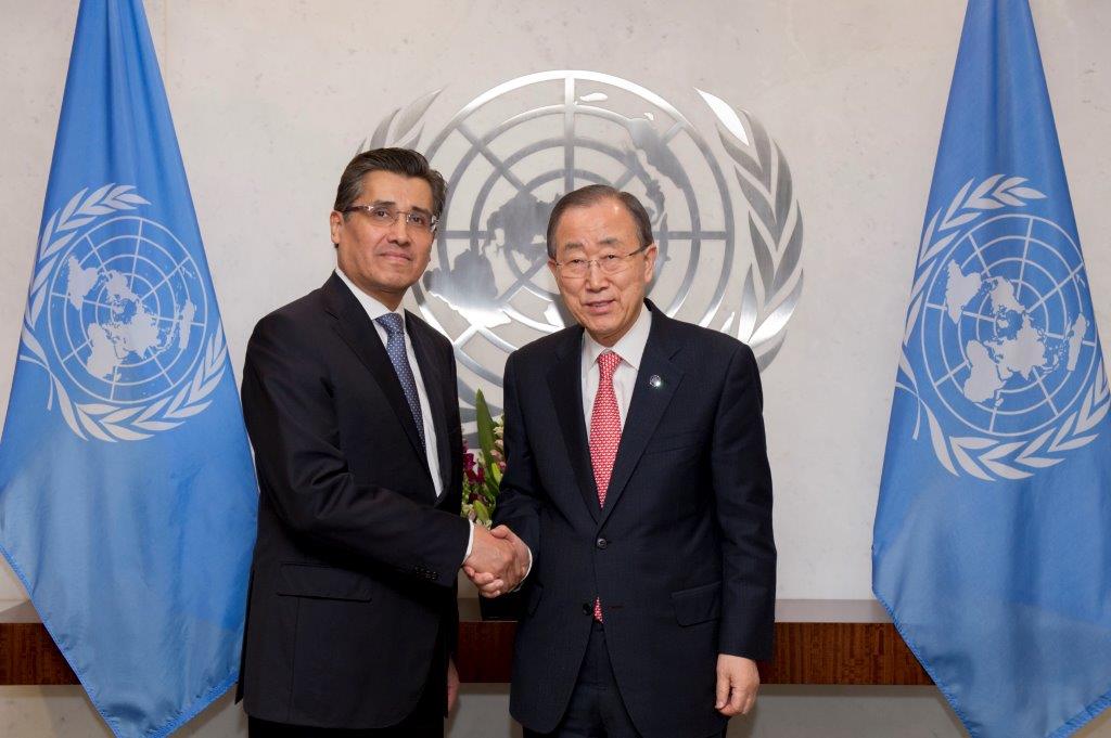 Foto cortes a UNPhoto El Embajador Juan Jos  G mez Camacho presenta cartas credenciales al Secretario General de la ONU  Ban Ki moonjpg