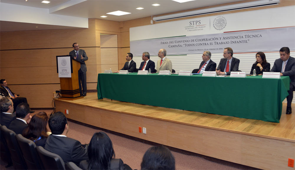 Firma del Convenio de Cooperacion y Asistencia Tecnica de la campa a Mexico sin Trabajo Infantil 5jpg