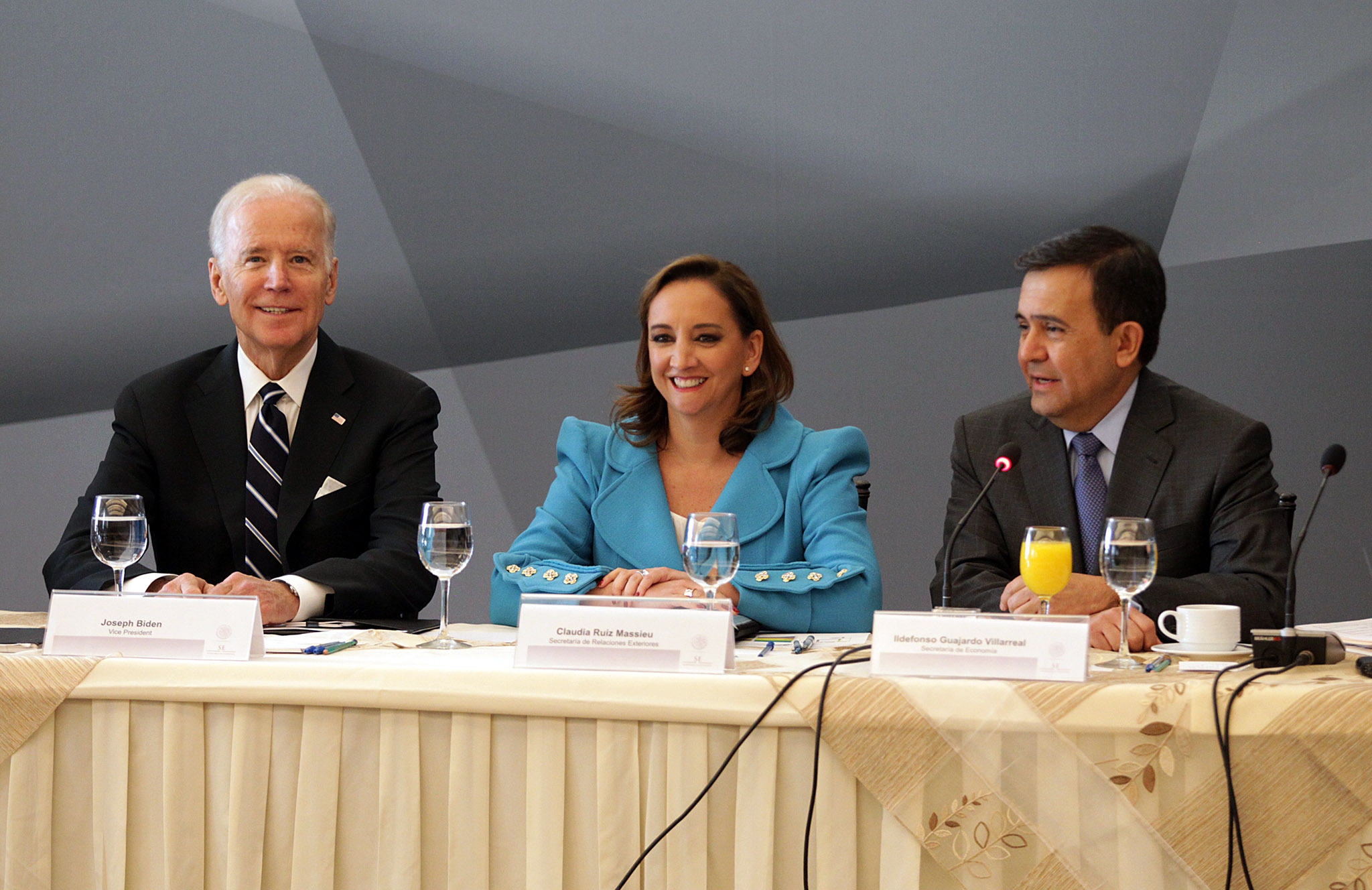 FOTO 2 Vicepresidente  de Estados Unidos  Joseph Biden  Canciller Claudia Ruiz Massieu y el Secretario Ildefonso Guajardojpg