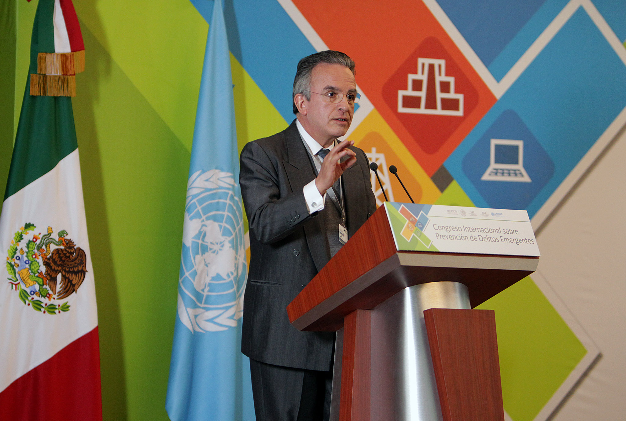 FOTO 1 Subsecretario Miguel Ruiz Caba as en la Clausura Congreso Internacional sobre Prevenci n de Delitos Emergentesjpg