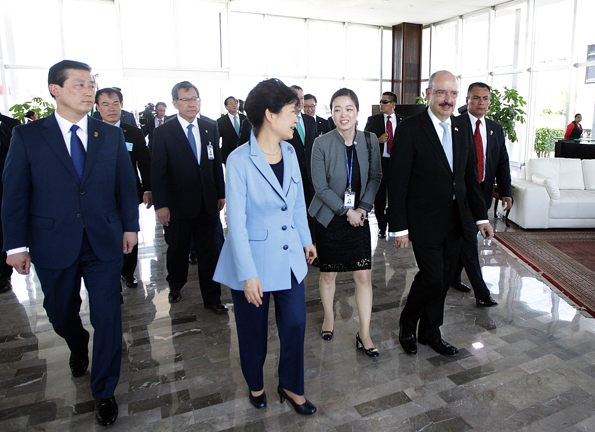 fOTO 4 Arribo de la Presidenta de la Rep blica de Corea  Excma Sra Park Geun hyejpg