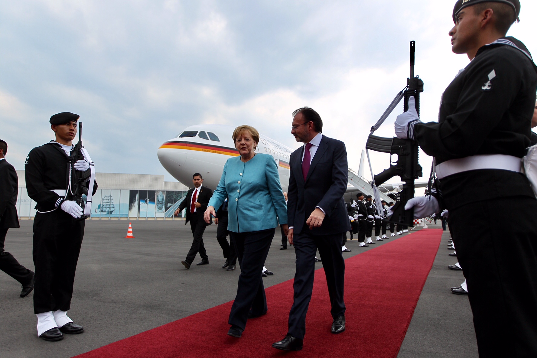 /cms/uploads/image/file/288728/FOTO_1_La_Canciller_Federal_Alemana__Angela_Merkel_llega_a_la_ciudad_de_M_xico.jpg