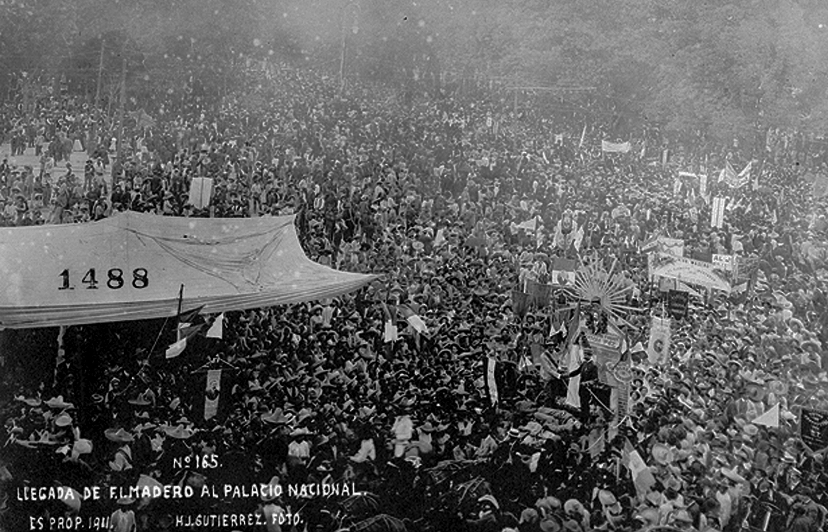 /cms/uploads/image/file/331686/Madero_llega_a_Palacio_Nacional_6_de_noviembre_de_1911.jpg