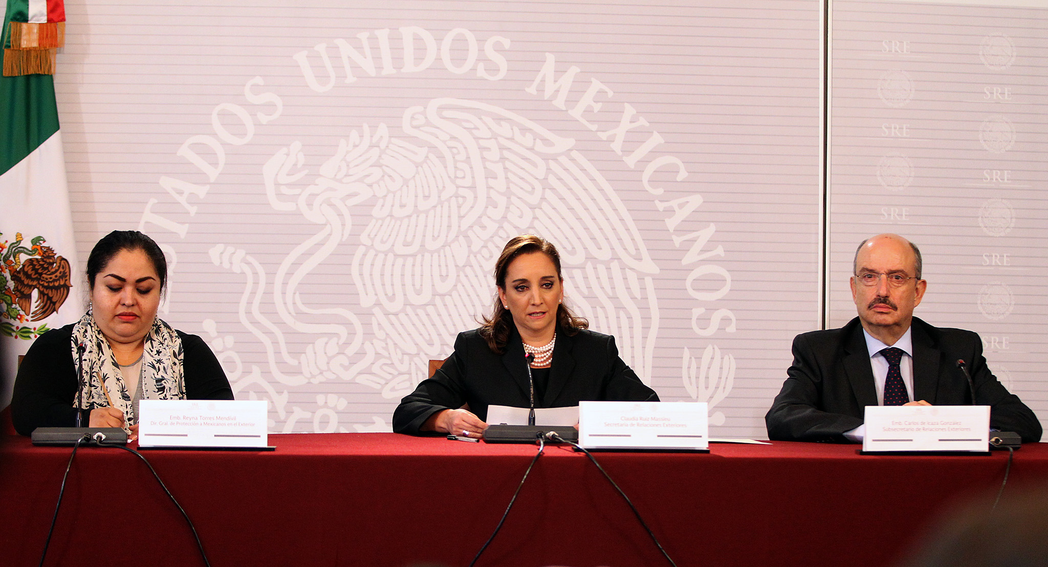 FOTO 2 Embajadora Reyna Torres  canciller Claudia Ruiz Massieu y el embajador Carlos de Icaza.jpg