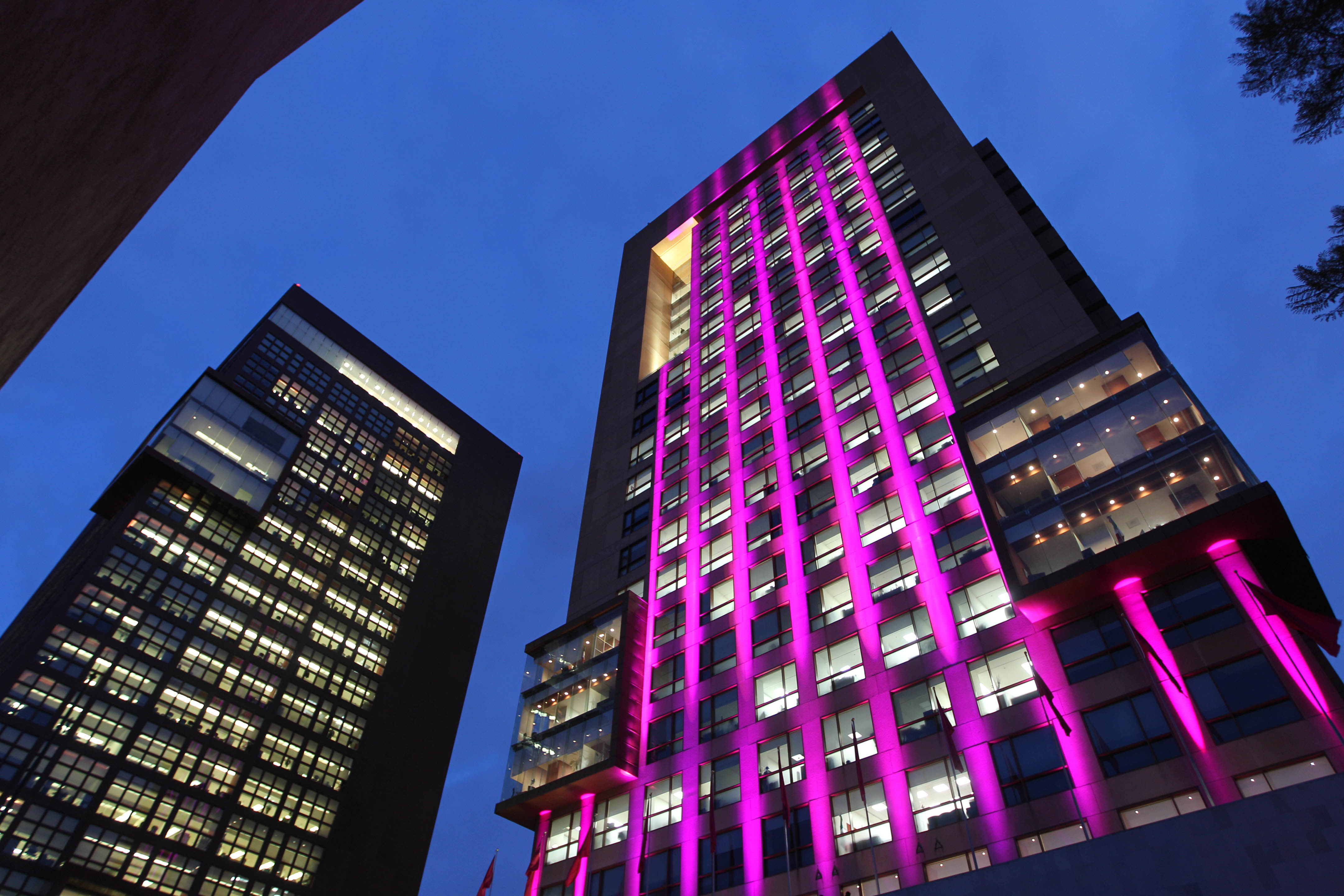 FOTO 1 Edificio de la SRE se ilumina de rosa en el D a internacional de la lucha contra el c ncer de mama.jpg