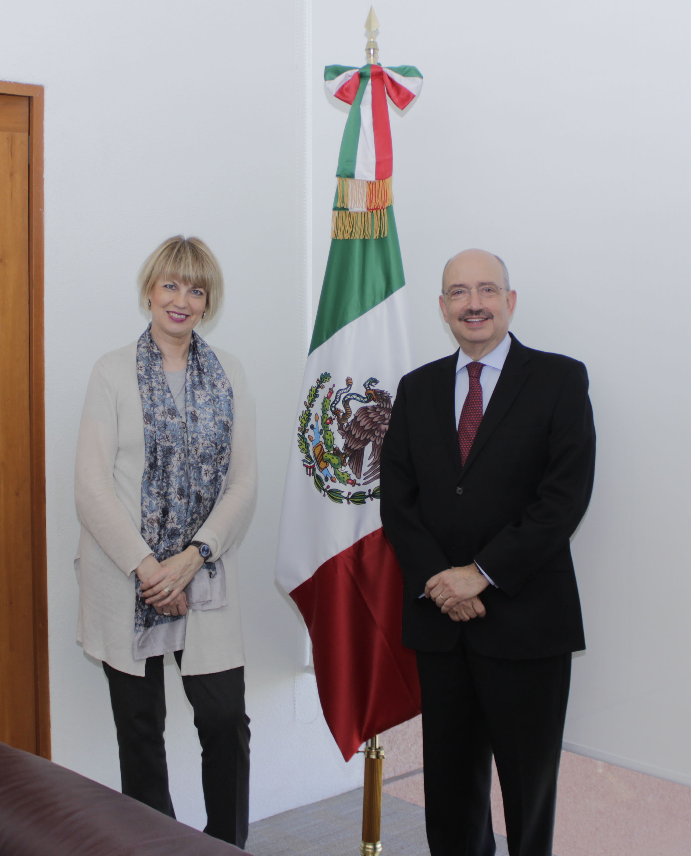 FOTO Embajador Carlos de Icaza y la Secretaria General Adjunta del Servicio Europeo de Acci n Exterior  Helga Schmid.jpg