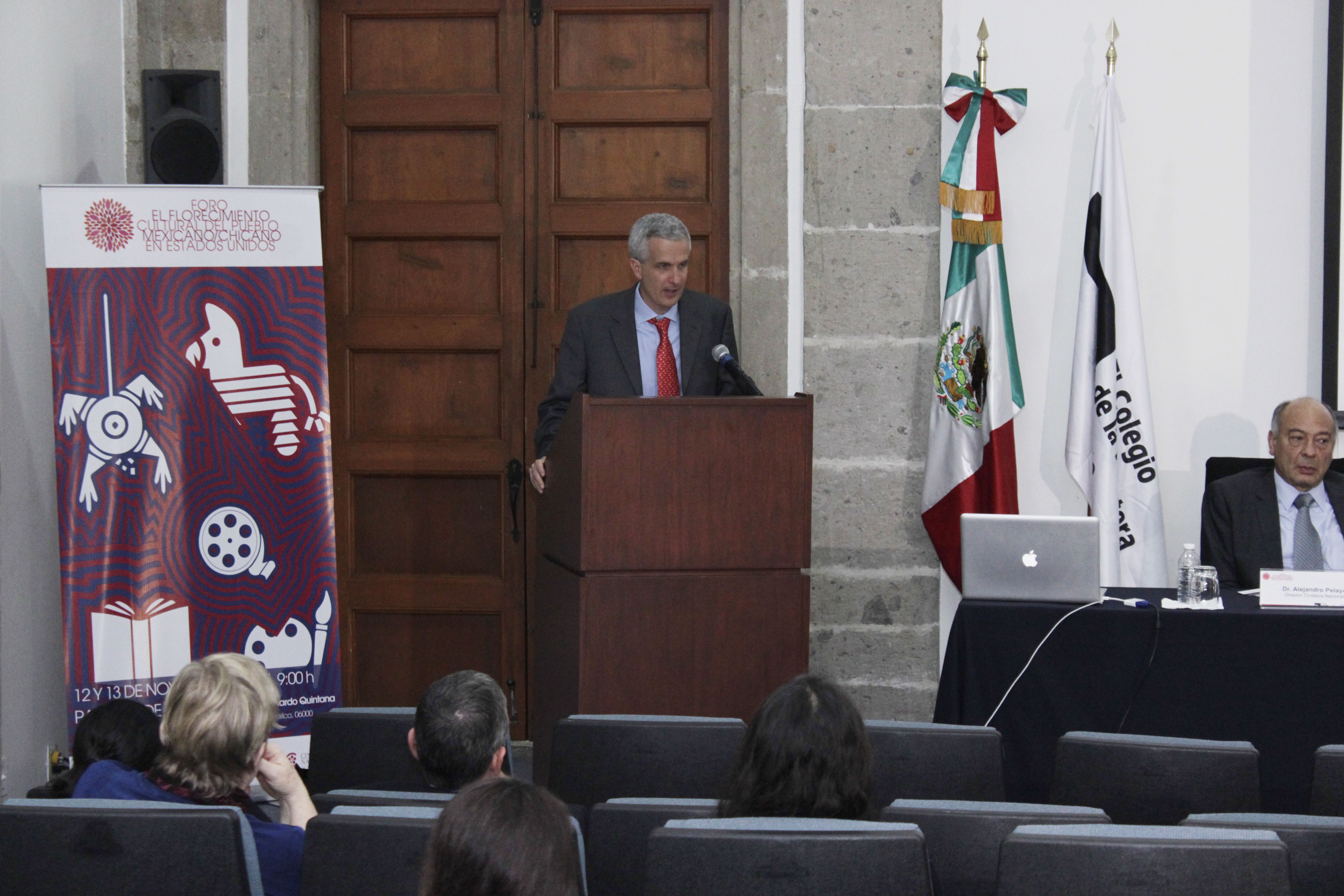 FOTO 2 Subsecretario Carlos P rez Verd a en el Foro sobre cultura del Pueblo Chicano Mexicanojpg