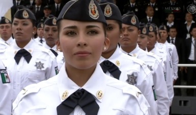 Fotografía de mujer integrante de la Gendarmería