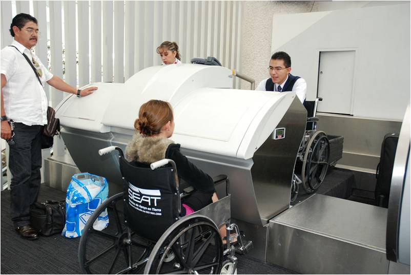 Mostrador de documentación aérea, incluyente para personas discapacitadas