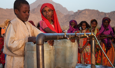 Movilizar acciones efectivas para acelerar la aplicación del Objetivo 6 de Desarrollo Sostenible (garantizar la disponibilidad y la gestión sostenible del agua y el saneamiento para todos) y sus metas relacionadas.

Foto: Sudan-Farhat-6888