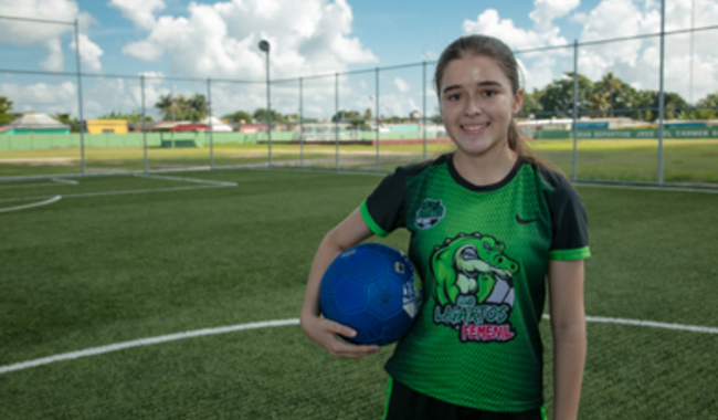A través del Programa Banobras FAIS, el municipio de Palizada, Campeche, construyó su cancha de fútbol. 