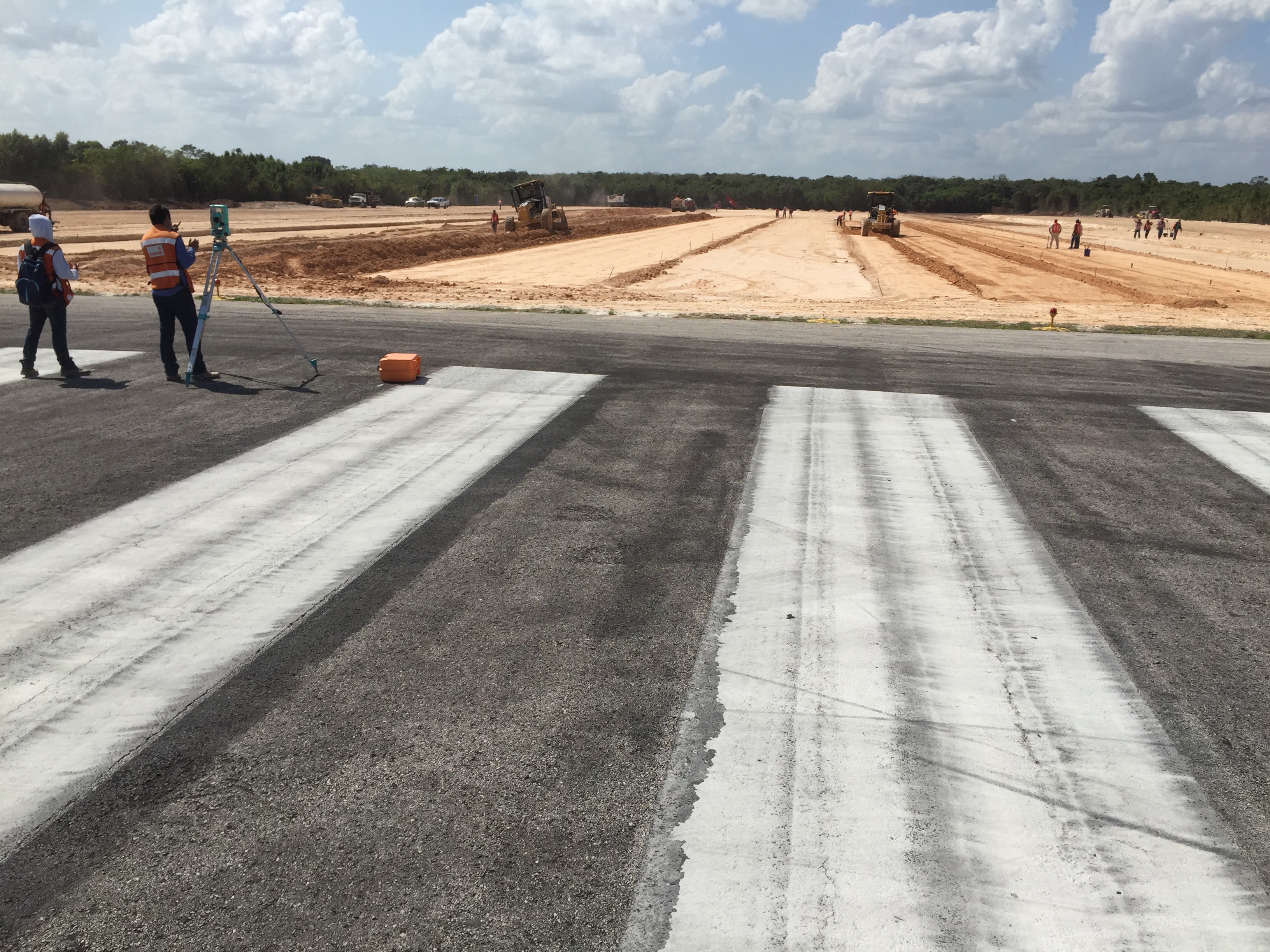 Ampliación de pista en el aeropuerto de Chetumal Q. Roo.