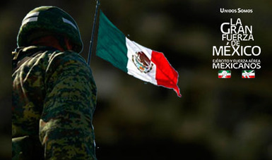 Militar en honores a la bandera mexicana.