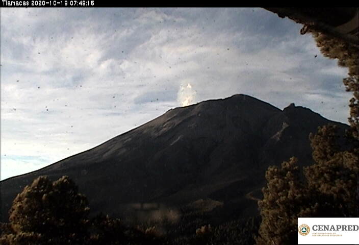 En las últimas 24 horas, mediante el sistema de monitoreo del volcán Popocatépetl se identificaron 267 exhalaciones acompañados por emisiones de gases volcánicos y en ocasiones ligeras cantidades de ceniza y 178 minutos de tremor.
