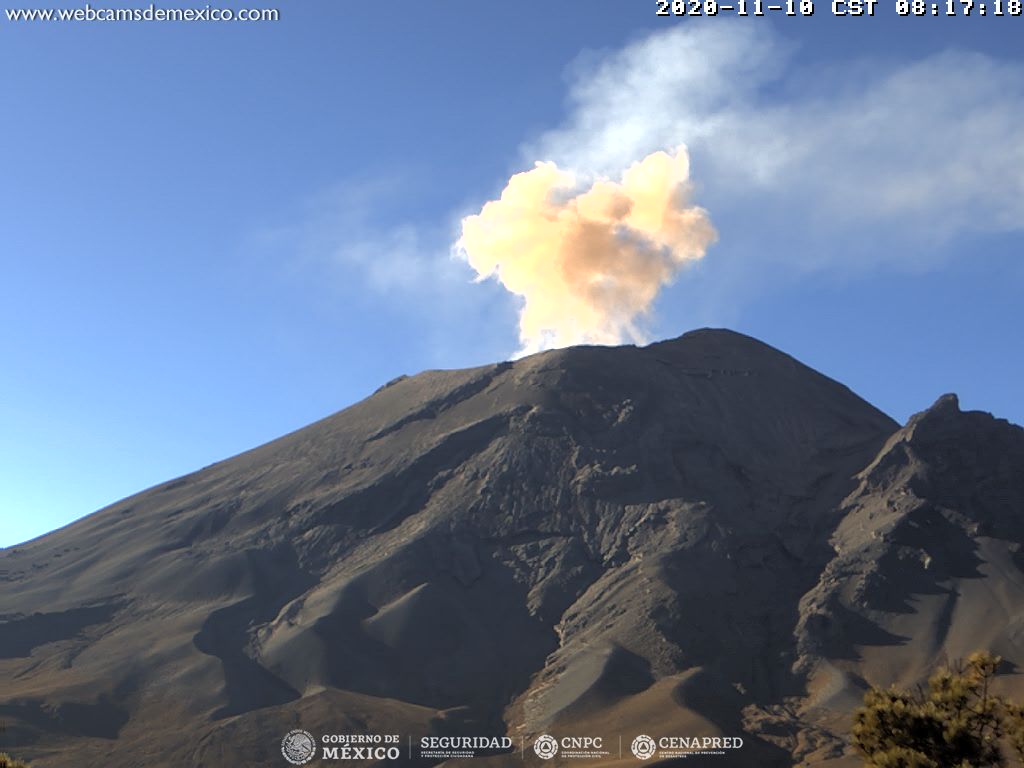 En las últimas 24 horas, mediante los sistemas de monitoreo del volcán Popocatépetl se identificaron 364 exhalaciones acompañadas por emisiones de vapor de agua y gases volcánicos.