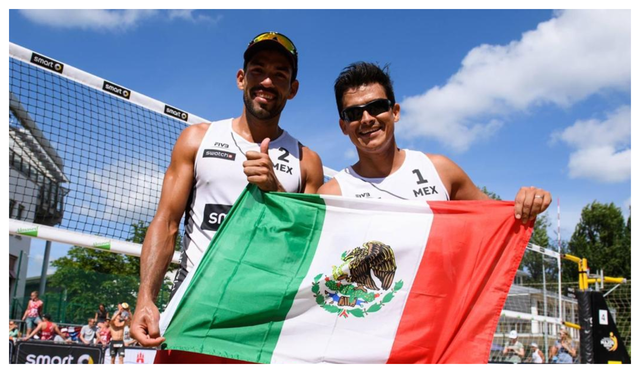 Juan Virgen (izq.) y Lombardo Ontiveros (der,), seleccionados nacionales de voleibol de playa.
