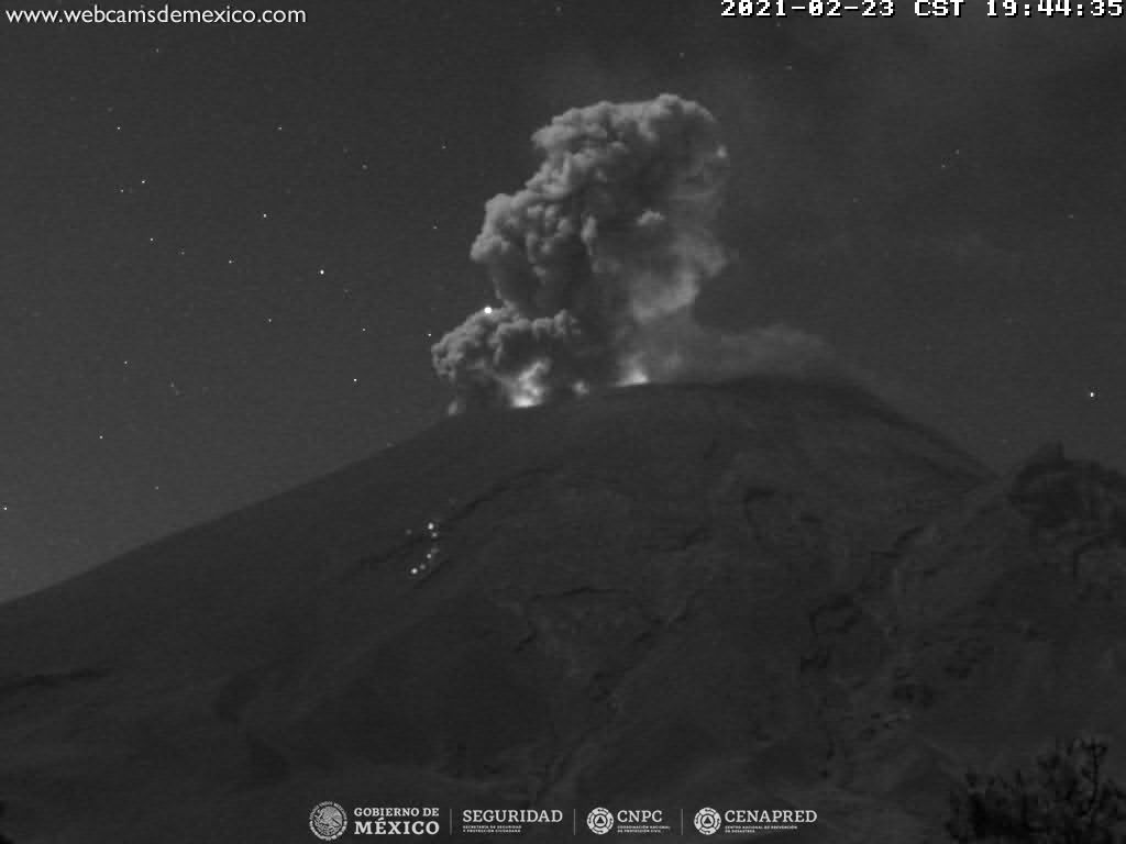 En las últimas 24 horas, mediante los sistemas de monitoreo del volcán Popocatépetl se identificaron 49 exhalaciones y 238 minutos de tremor.