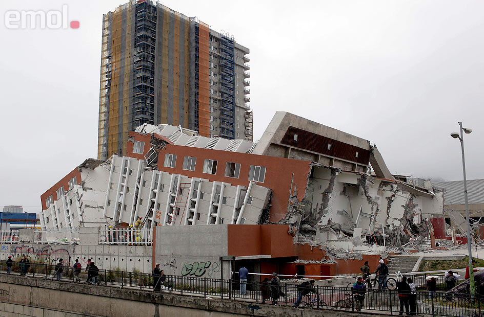 Colapso de edificación en la ciudad de Concepción. Fuente: emol.com