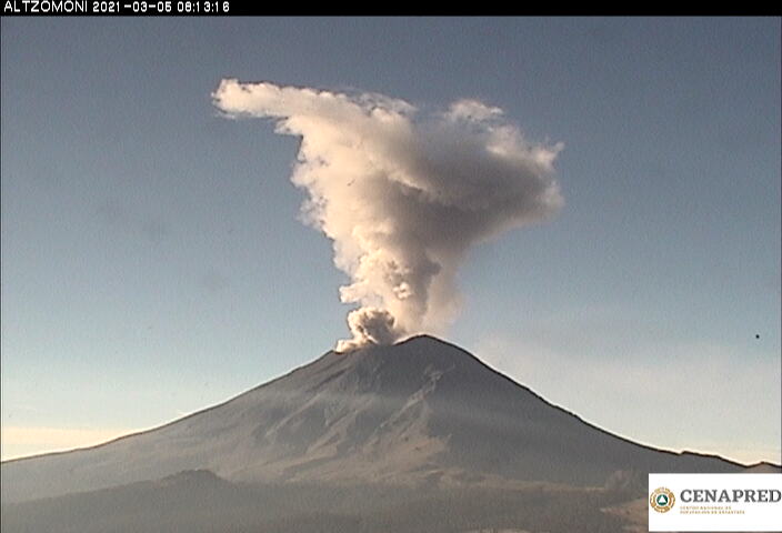 En las últimas 24 horas, mediante los sistemas de monitoreo del volcán Popocatépetl se identificaron 133 exhalaciones y 90 minutos de tremor y un sismo volcanotectónico.