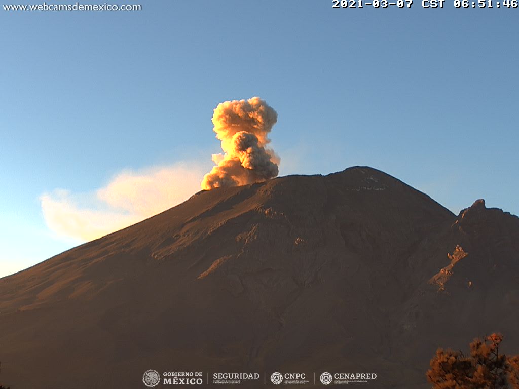 En las últimas 24 horas, mediante los sistemas de monitoreo del volcán Popocatépetl se identificaron 34 exhalaciones y 406 minutos de tremor. 