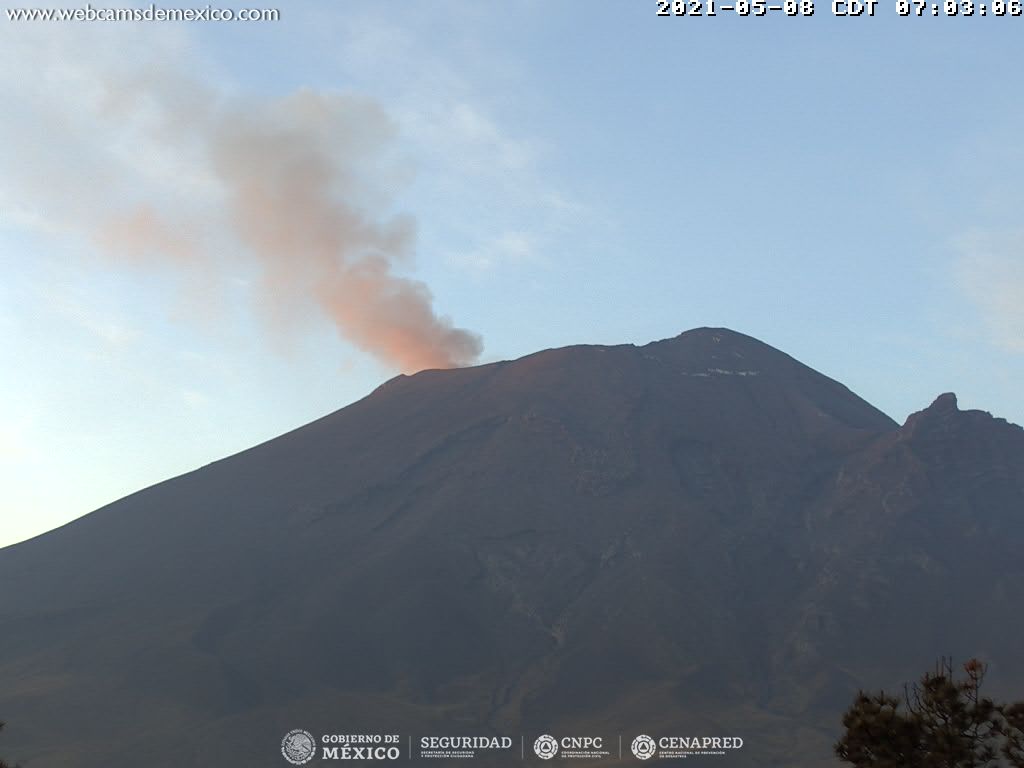 En las últimas 24 horas, mediante los sistemas de monitoreo del volcán Popocatépetl se identificaron 108 exhalaciones y 271 minutos de tremor de baja amplitud, acompañados de gases volcánicos y ligeras cantidades de ceniza (imagen 1).