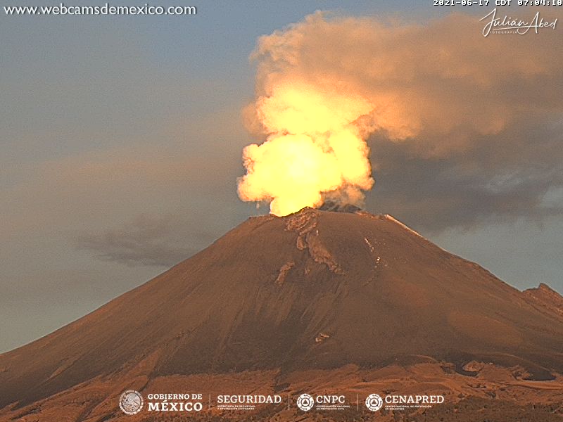En las últimas 24 horas, mediante los sistemas de monitoreo del volcán Popocatépetl se identificaron 52 exhalaciones