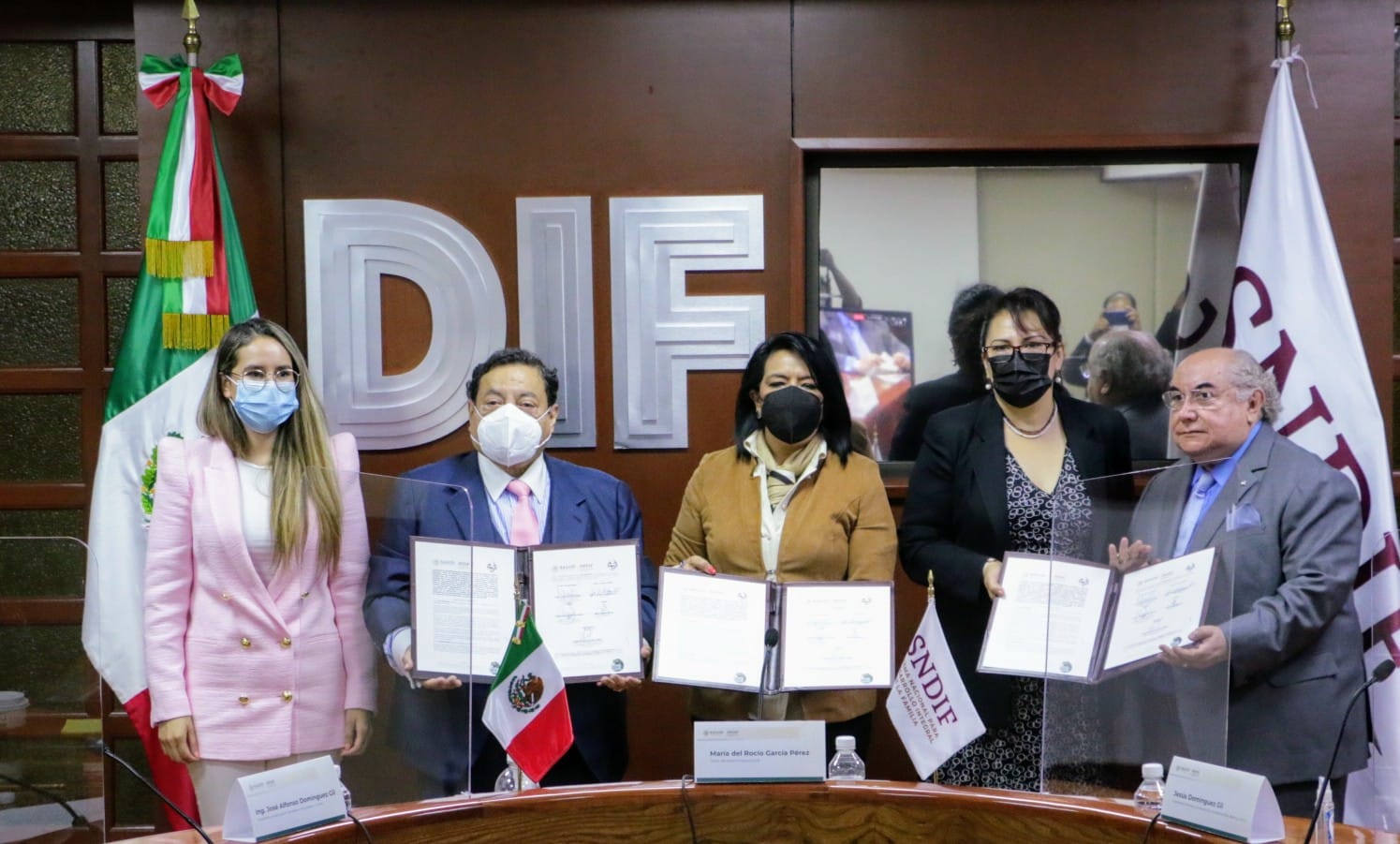 El SNDIF y la Asociación Candelaria, Elba Beatriz y Gloria, firmaron convenio de colaboración para llevar a cabo acciones relacionadas con la promoción de la lactancia materna.