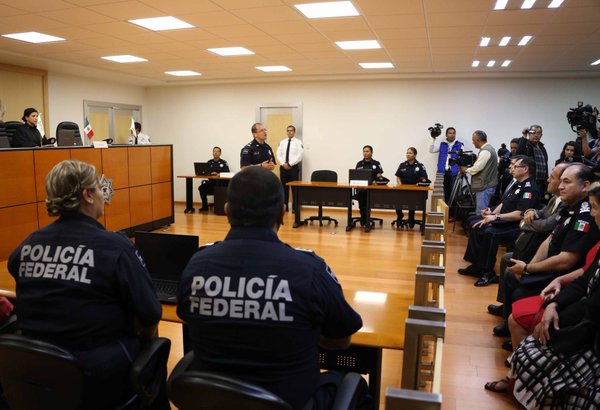 Fotografía de Sala de Juicio Oral para capacitar a personas integrantes de la Policía Federal en el Nuevo Sistema de Justicia Penal. 