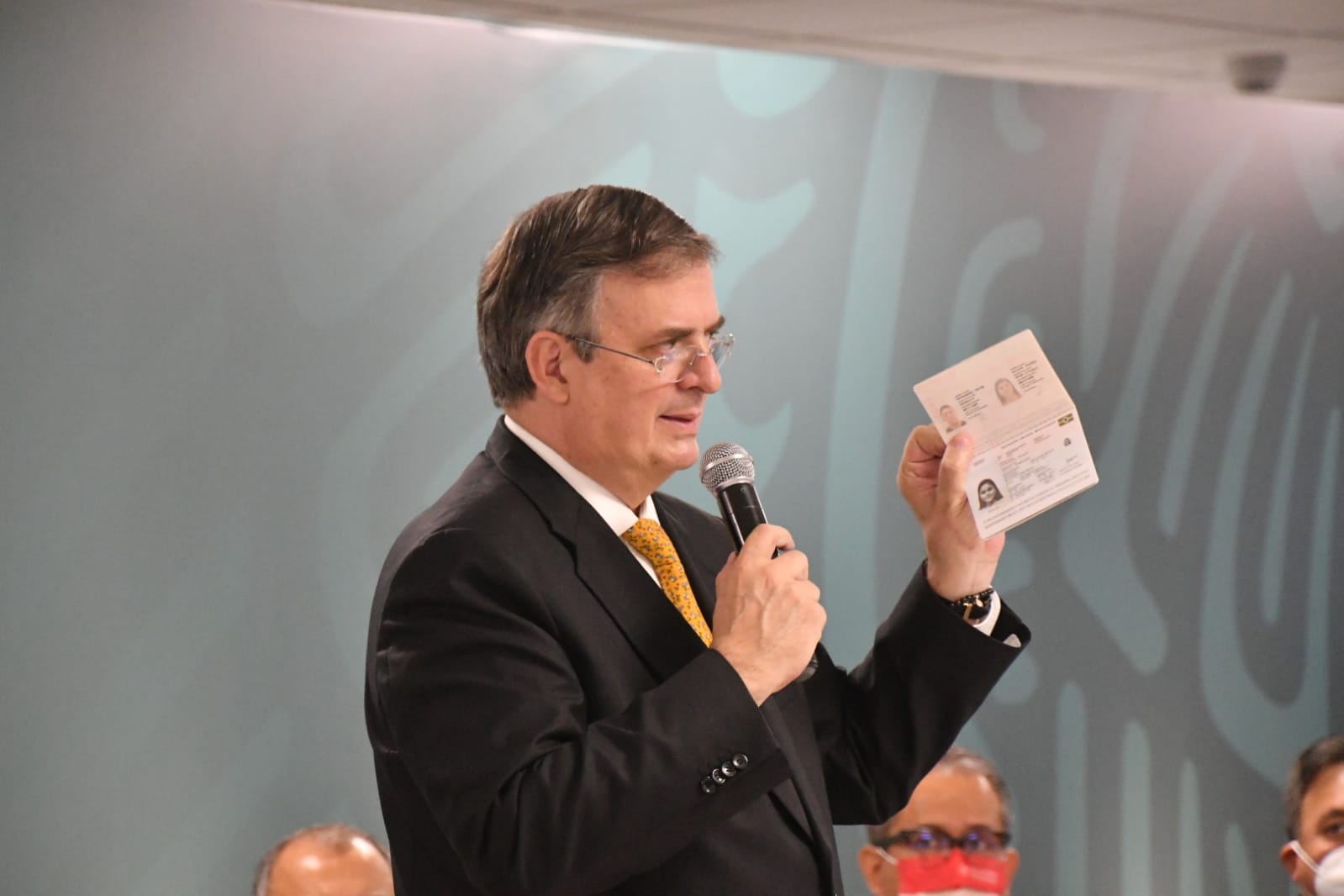 Foreign Secretary Marcelo Ebrard delivers the first Mexican electronic passport