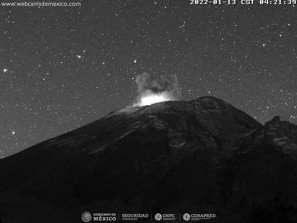 En las últimas 24 horas, mediante los sistemas de monitoreo del volcán Popocatépetl, se identificaron 12 exhalaciones de baja intensidad, acompañadas de gases volcánicos y bajas cantidades de ceniza.