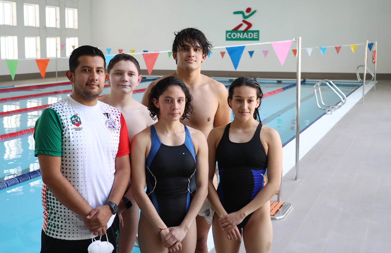 Nadadores especiales durante su concentración en Villas Tlalpan. CONADE
