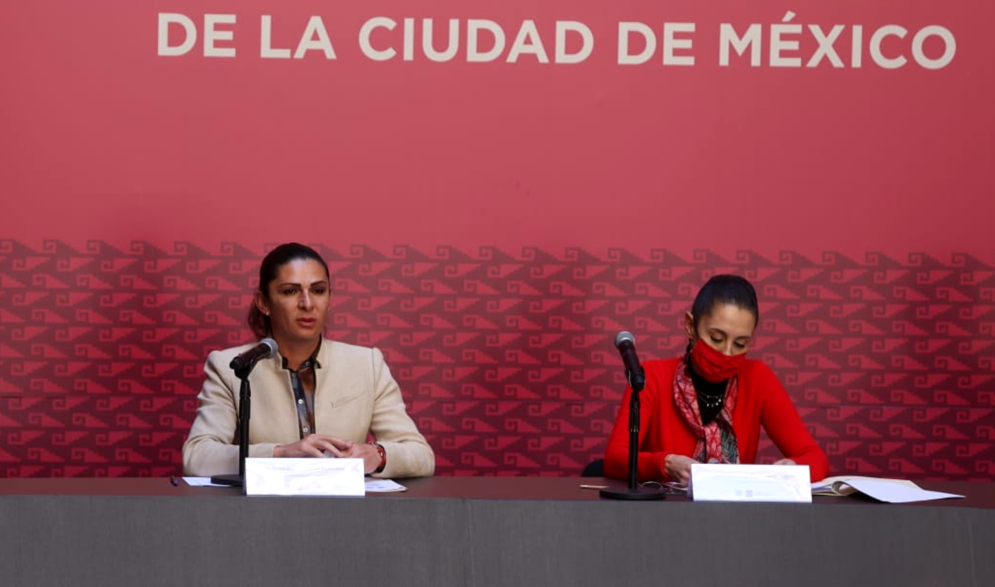 Ana Gabriela Guevara (izq.) directora de la CONADE y Claudia Sheinbaum (der.) jefa de Gobierno de la Ciudad de México. CONADE
