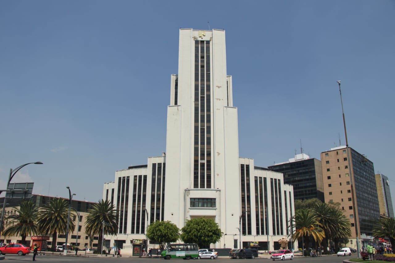 Fotografía del Edificio El Moro, de la Lotería nacional