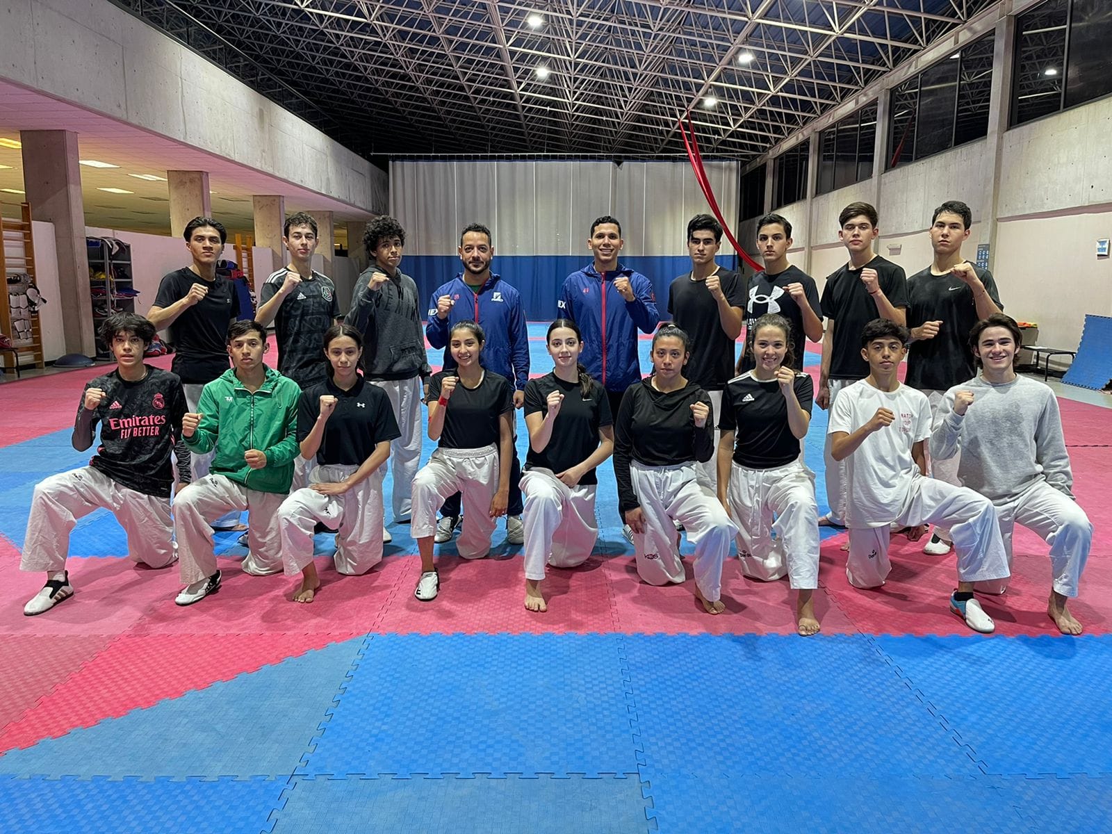 Selección mexicana juvenil de taekwondo durante concentración en el CNAR. CONADE

