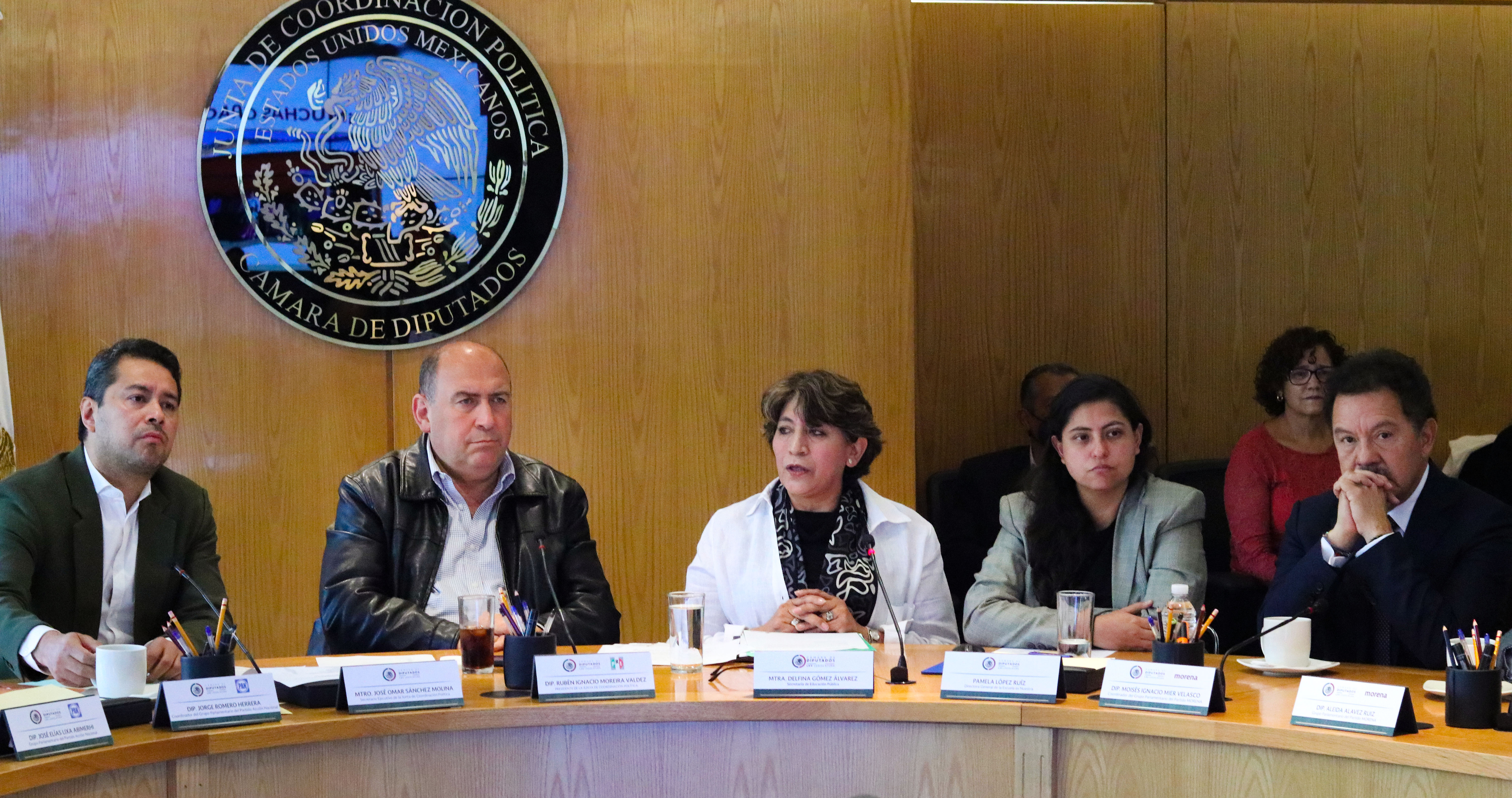 Se reúne la secretaria de Educación Pública, Delfina Gómez Álvarez, con integrantes de la Jucopo