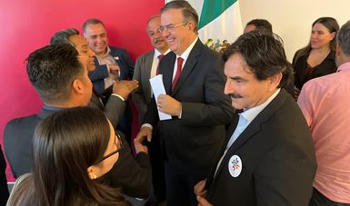 El canciller se reúne con representantes de la comunidad mexicana en Estados Unidos