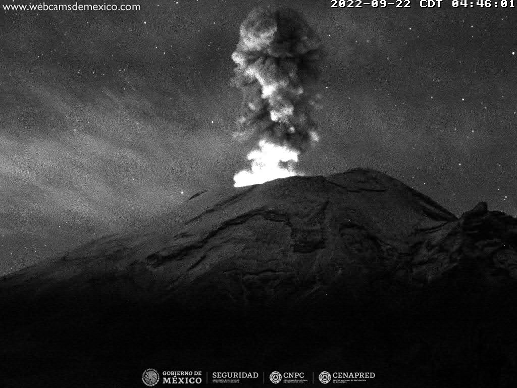 En las últimas 24 horas, mediante los sistemas de monitoreo del volcán Popocatépetl, se detectaron 65 exhalaciones acompañadas de vapor de agua, gases volcánicos y ligeras cantidades de ceniza. Además de cuatro explosiones menores.
