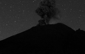 En las últimas 24 horas, mediante los sistemas de monitoreo del volcán Popocatépetl, se detectaron 94 exhalaciones, acompañadas de vapor de agua, gases volcánicos y ligeras cantidades de ceniza.
