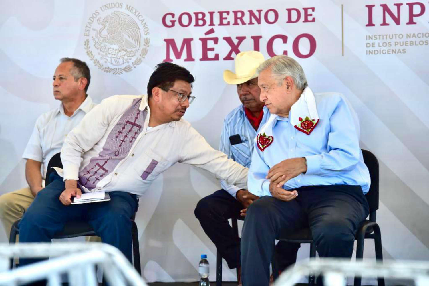Histórico: presidente de la República firma decreto para restitución de tierras a pueblos yaquis.