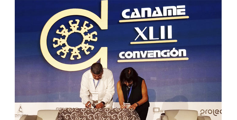 En el marco de esta Convención, la doctora Izquierdo llevó a cabo la firma del convenio de colaboración INEEL – CANAME.