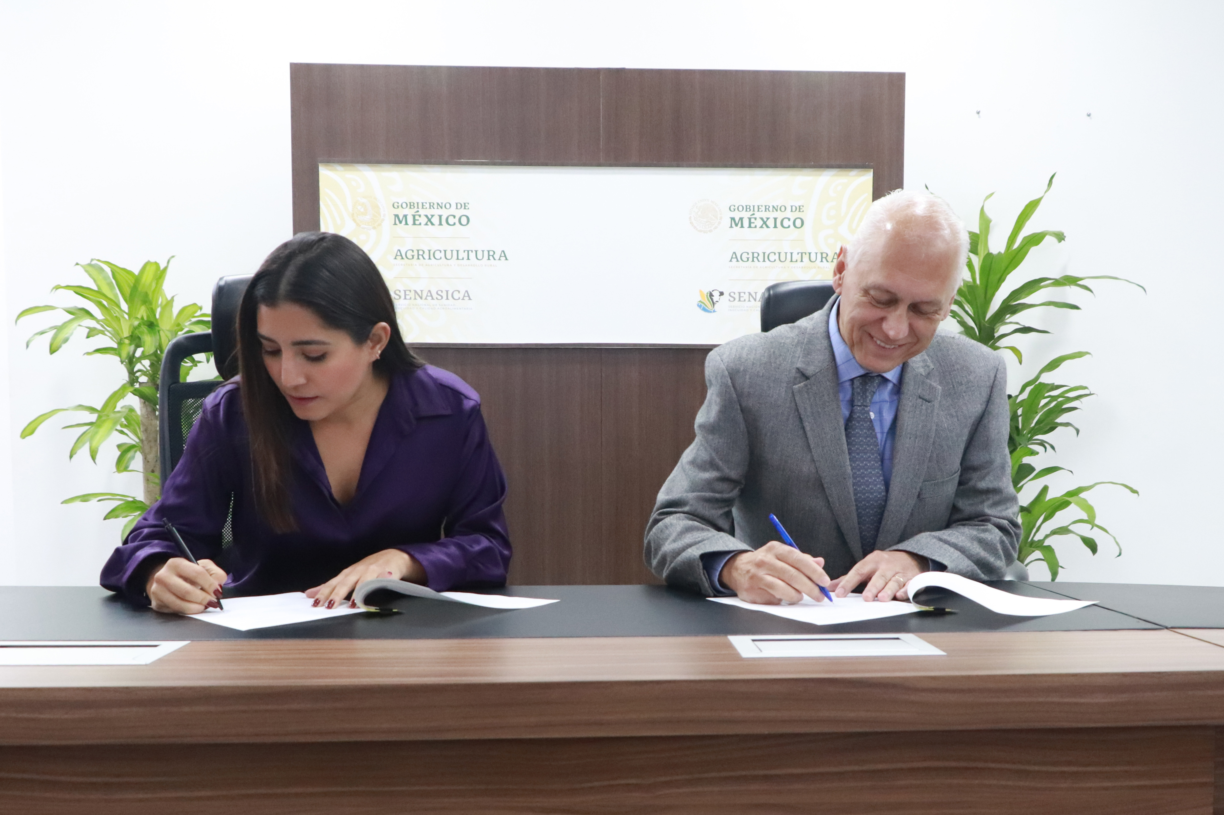 El Senasica y la Secretaría de Agricultura y Desarrollo Rural de Jalisco firmaron una Carta de Intención, a través de la cual el personal estatal coadyuvará con la aplicación de pruebas de diagnóstico a los animales