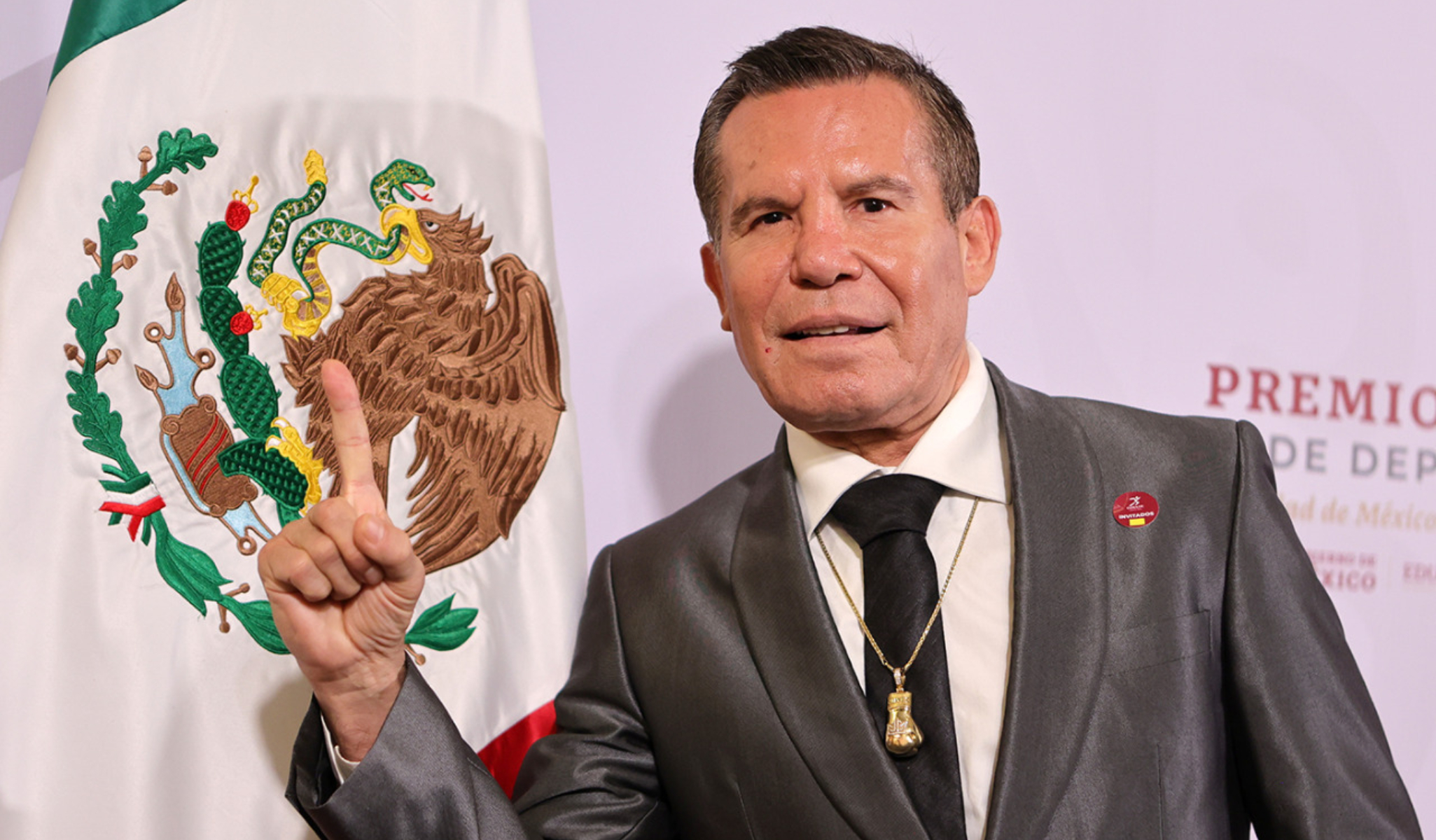 Julio César Chávez, en la entrega del Premio Nacional de Deportes 2022, en Palacio Nacional. CONADE

