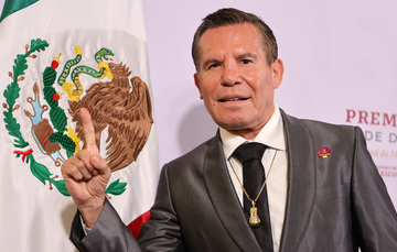 Julio César Chávez, en la entrega del Premio Nacional de Deportes 2022, en Palacio Nacional. CONADE
