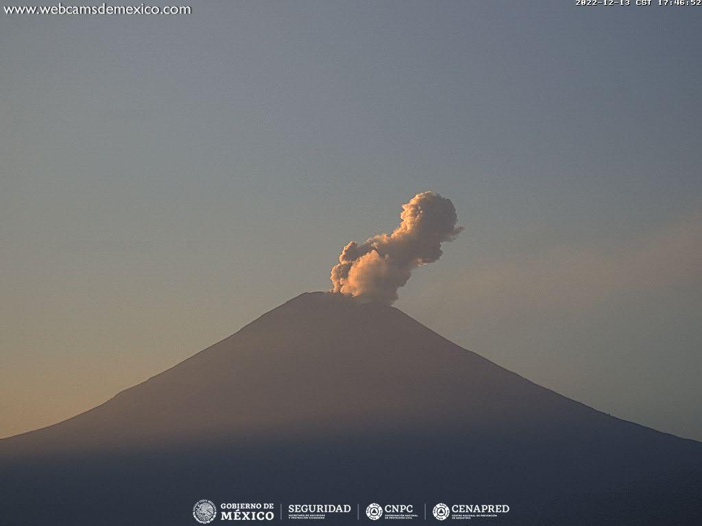 En las últimas 24 horas, mediante los sistemas de monitoreo del volcán Popocatépetl, se detectaron 166 exhalaciones acompañadas de vapor de agua, gases volcánicos y ligeras cantidades de ceniza.