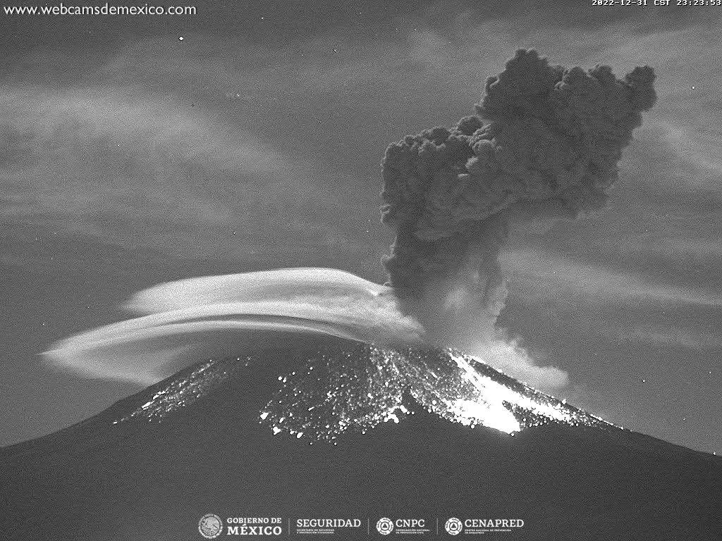 En las últimas 24 horas, mediante los sistemas de monitoreo del volcán Popocatépetl, se detectaron 94 exhalaciones acompañadas de vapor de agua, gases volcánicos y ligeras cantidades de ceniza
