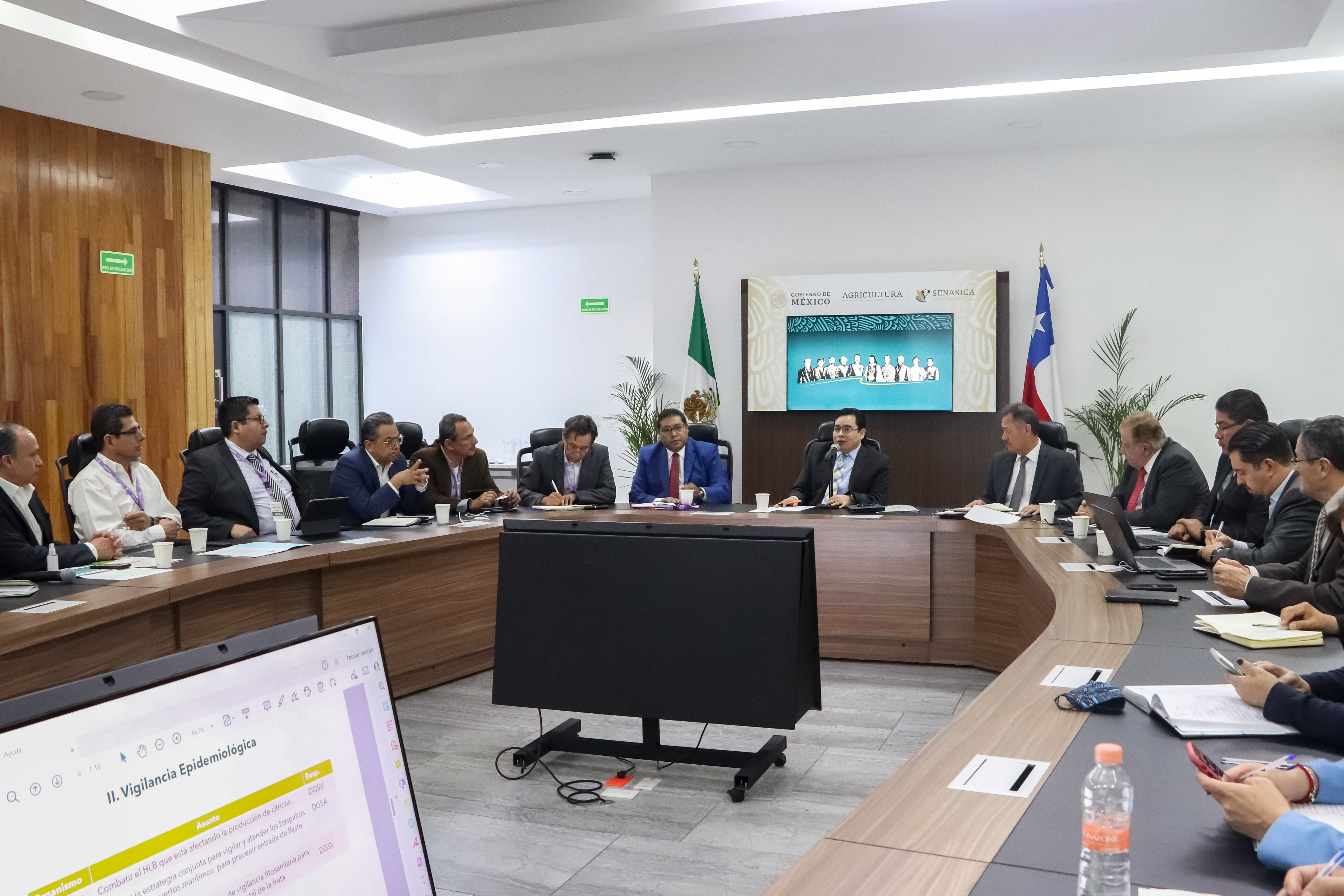 En reunión de trabajo el director en jefe del Senasica, Javier Calderón Elizalde, sostuvo que el trabajo en las 32 entidades no sería el mismo sin el apoyo de las industrias agrícolas, pecuarias, acuícolas y pesqueras