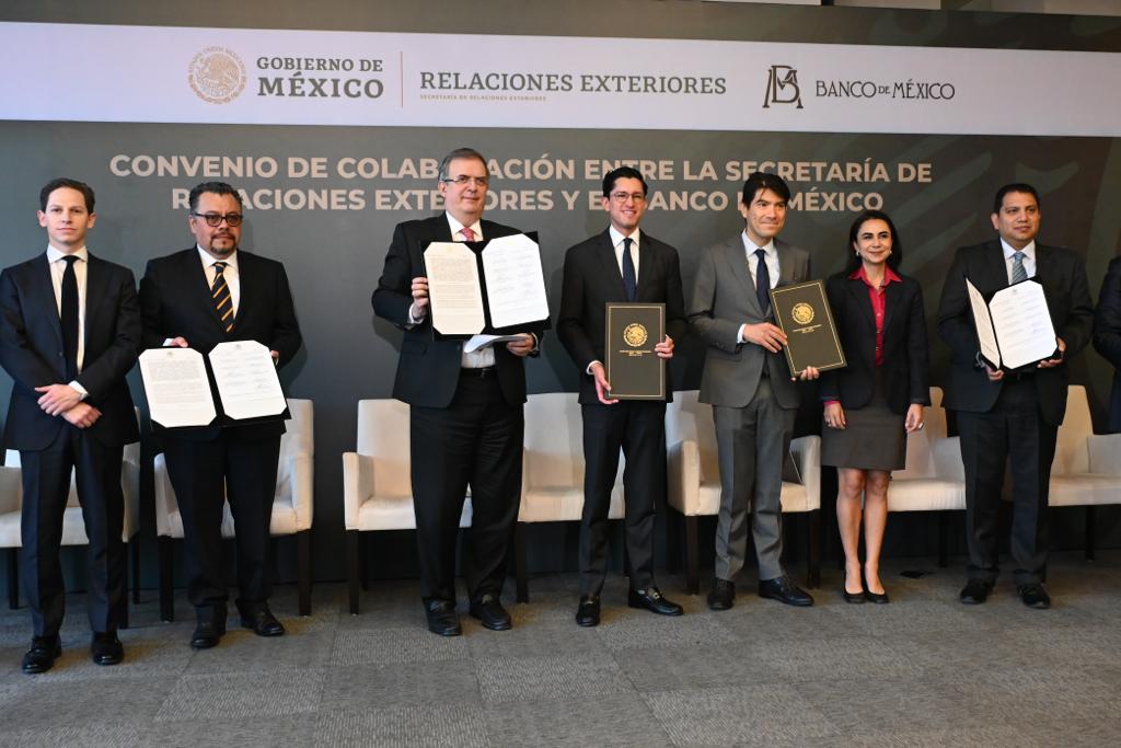Foreign Secretary Marcelo Ebrard announces Foreign Ministry - Bank of Mexico agreement to accept consular ID cards and passports in banks