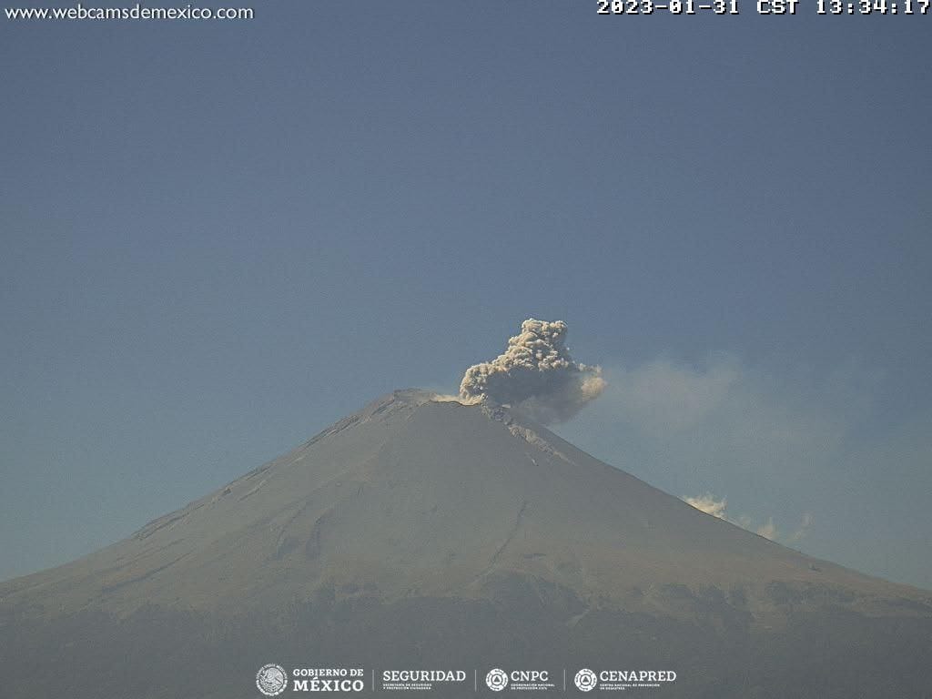 En las últimas 24 horas, mediante los sistemas de monitoreo del volcán Popocatépetl, se detectaron 213 exhalaciones acompañadas de vapor de agua, otros gases volcánicos y ceniza. Adicionalmente, se contabilizaron 16 minutos de tremor y una explosión menor
