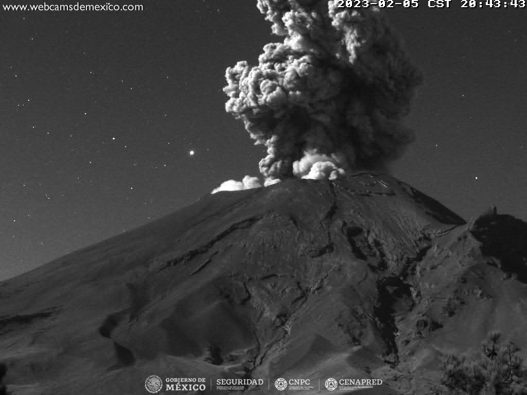En las últimas 24 horas, mediante los sistemas de monitoreo del volcán Popocatépetl, se detectaron 94 exhalaciones, 11 minutos de tremor y una explosión menor.