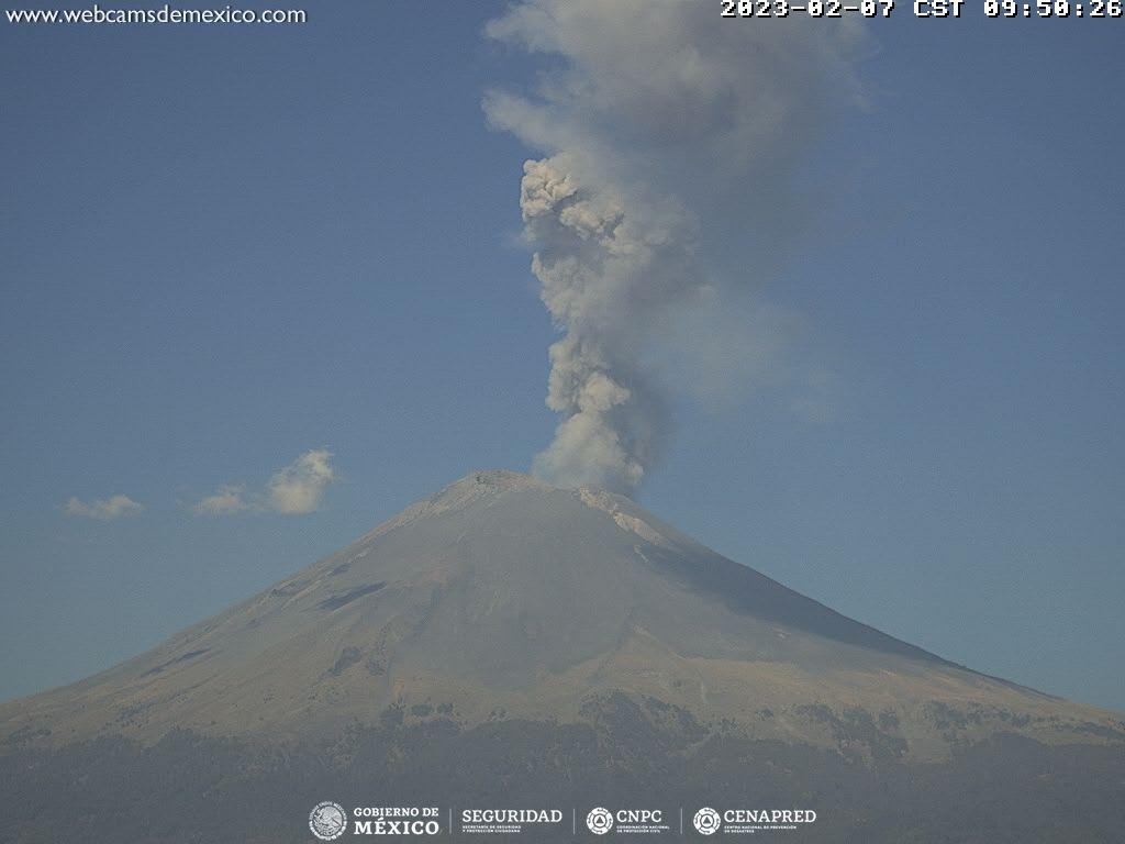 En las últimas 24 horas, mediante los sistemas de monitoreo del volcán Popocatépetl, se detectaron 97 exhalaciones, 8 minutos de tremor y una explosión menor.
